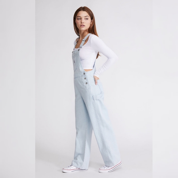 Levi's Slouchy Overalls Light Blue Wash - Picture 4 of 8